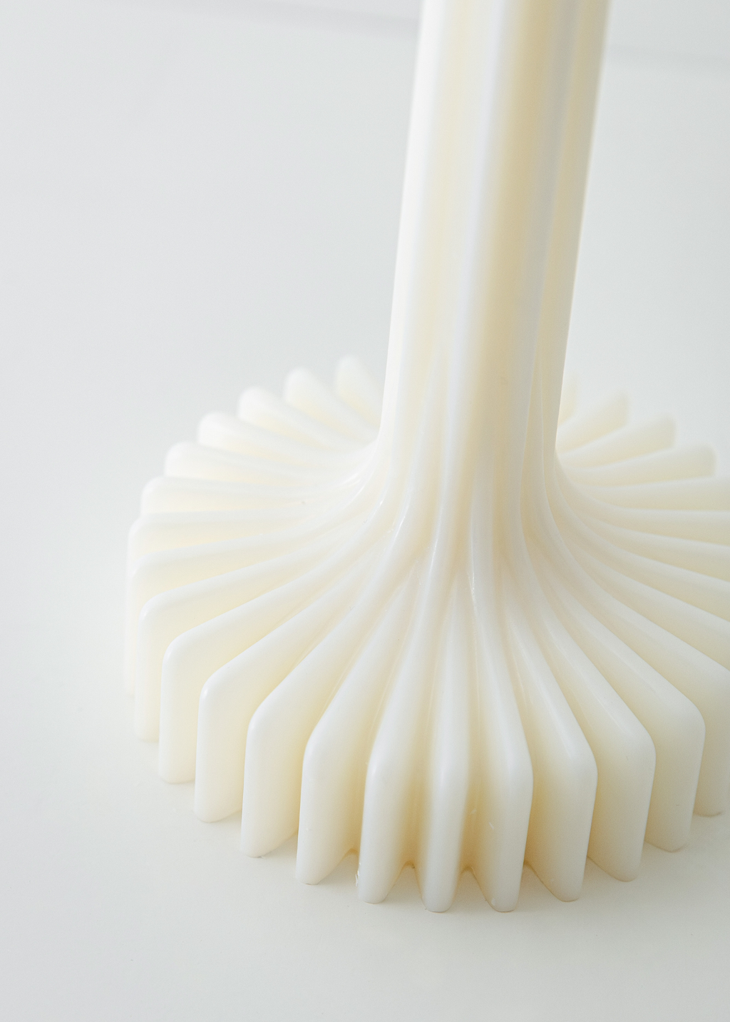 Incontro candle in white soy and coconut wax candle with a ribbed design on a light background - close up