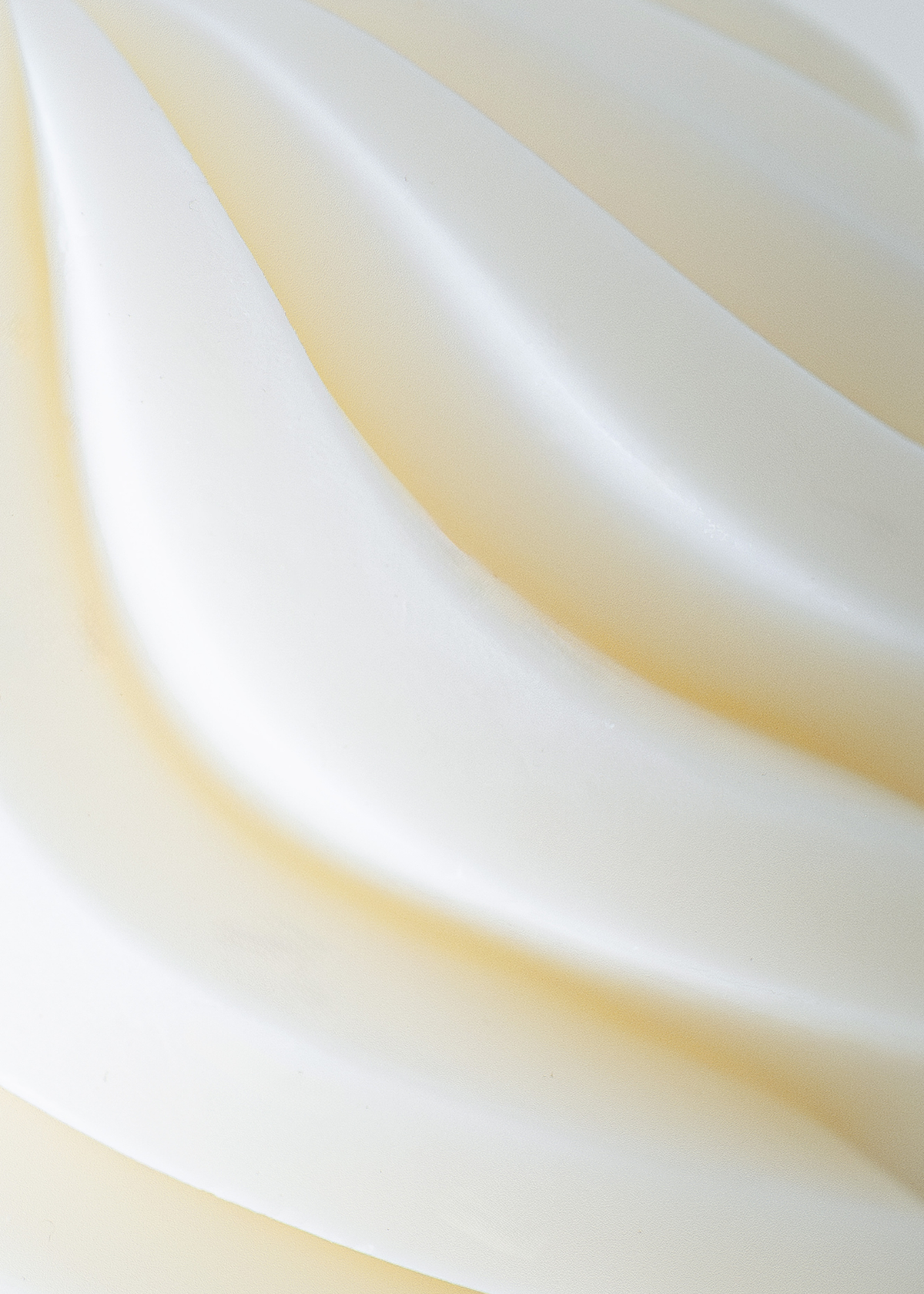 Round white soy and coconut wax decorative scented candle in ribbed shape - close up 
